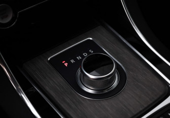 Подержанный автомобиль Jaguar XF Sedan 2016 года (25 фото)