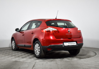 Подержанный автомобиль Renault Megane Hatchback 2010 года (7 фото)