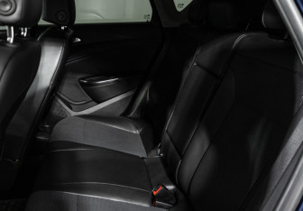 Подержанный автомобиль Opel Astra Hatchback 2010 года (10 фото)