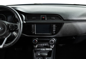 Подержанный автомобиль Kia Rio Hatchback 2020 года (14 фото)
