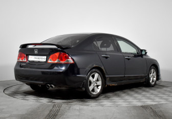 Подержанный автомобиль Honda Civic Sedan 2008 года (5 фото)