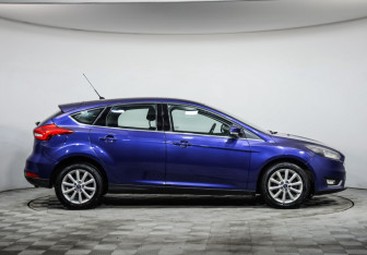 Подержанный автомобиль Ford Focus Hatchback 2016 года (4 фото)
