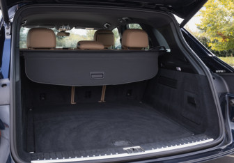 Подержанный автомобиль Porsche Cayenne 2018 года (18 фото)