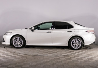 Подержанный автомобиль Toyota Camry Sedan 2019 года (8 фото)