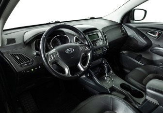 Подержанный автомобиль Hyundai ix35 2010 года (11 фото)