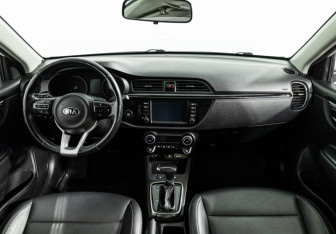 Подержанный автомобиль Kia Rio Sedan 2018 года (13 фото)