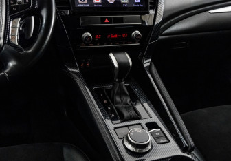 Подержанный автомобиль Mitsubishi Pajero Sport 2020 года (14 фото)