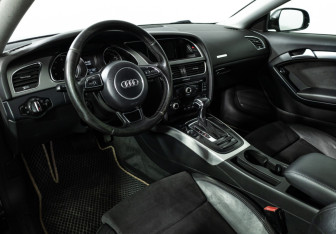 Подержанный автомобиль Audi A5 Coupe 2011 года (11 фото)