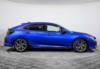 Подержанный автомобиль Honda Civic Hatchback 2017 года (4 фото)