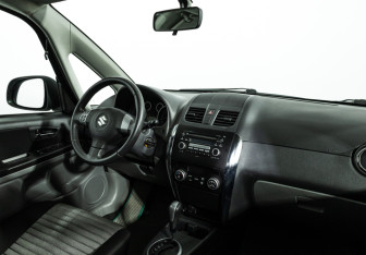 Подержанный автомобиль Suzuki SX4 Hatchback 2012 года (9 фото)