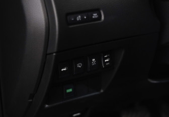 Подержанный автомобиль Nissan X-Trail 2016 года (20 фото)