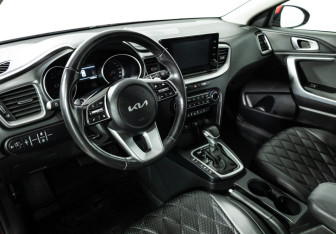 Подержанный автомобиль Kia Ceed Hatchback 2022 года (11 фото)