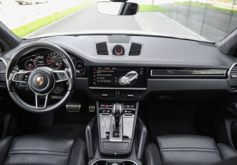 Подержанный автомобиль Porsche Cayenne 2021 года (14 фото)