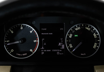 Подержанный автомобиль Land Rover Discovery 2011 года (31 фото)