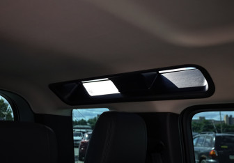 Подержанный автомобиль Land Rover Defender Suv 2021 года (18 фото)