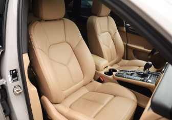 Подержанный автомобиль Porsche Macan 2021 года (27 фото)