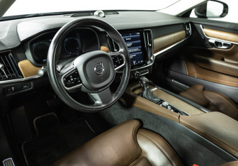 Подержанный автомобиль Volvo S90 2017 года (11 фото)