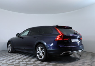 Подержанный автомобиль Volvo V90 Cross Country 2017 года (8 фото)