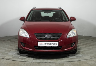 Подержанный автомобиль Kia Ceed Wagon 2008 года (2 фото)