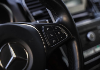 Подержанный автомобиль Mercedes-Benz GLE 2015 года (13 фото)