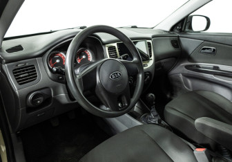 Подержанный автомобиль Kia Rio Sedan 2011 года (11 фото)
