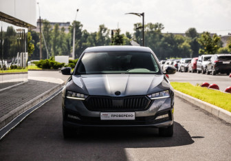 Подержанный автомобиль Skoda Octavia Liftback 2021 года (4 фото)