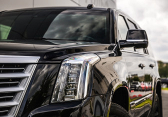 Подержанный автомобиль Cadillac Escalade Suv 2016 года (2 фото)