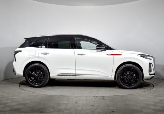 Подержанный автомобиль Hongqi HS3 2025 года (4 фото)