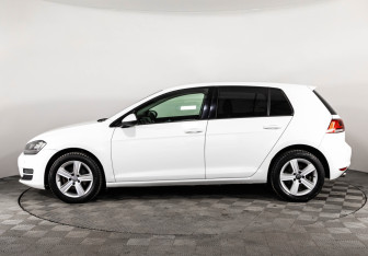 Подержанный автомобиль Volkswagen Golf Hatchback 2013 года (8 фото)