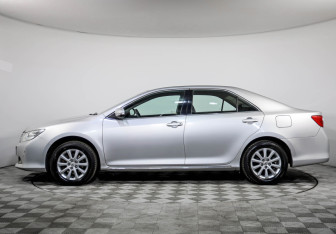 Подержанный автомобиль Toyota Camry Sedan 2014 года (8 фото)