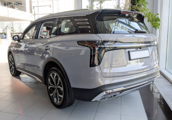 Новый Hongqi HS7 2025 (3 фото)