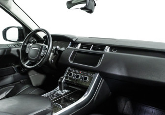 Подержанный автомобиль Land Rover Range Rover Sport 2017 года (9 фото)