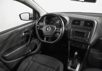 Подержанный автомобиль Volkswagen Polo Sedan 2017 года (9 фото)
