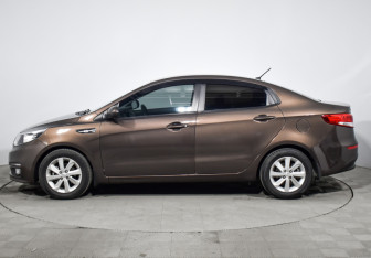 Подержанный автомобиль Kia Rio Sedan 2016 года (8 фото)
