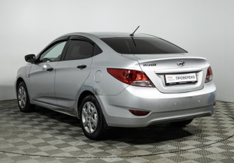 Подержанный автомобиль Hyundai Solaris Sedan 2012 года (7 фото)