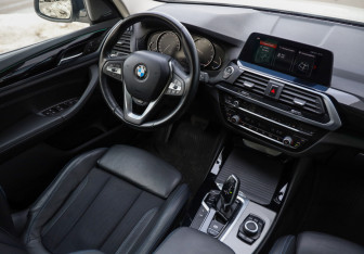 Подержанный автомобиль BMW X3 2020 года (10 фото)