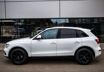 Подержанный автомобиль Audi Q5 2013 года (8 фото)
