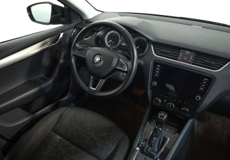 Подержанный автомобиль Skoda Octavia Liftback 2019 года (8 фото)