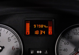 Подержанный автомобиль Renault Sandero 2013 года (14 фото)