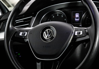 Подержанный автомобиль Volkswagen Passat Sedan 2016 года (15 фото)