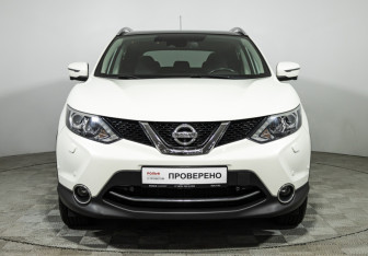Подержанный автомобиль Nissan Qashqai 2015 года (2 фото)