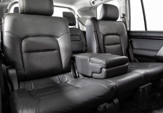 Подержанный автомобиль Toyota Land Cruiser Suv 2008 года (25 фото)