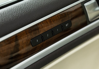 Подержанный автомобиль Volkswagen Touareg 2013 года (17 фото)