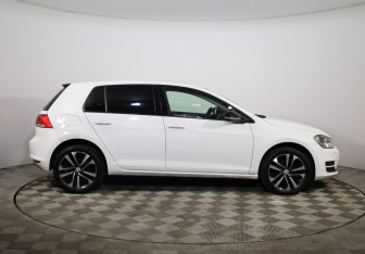 Подержанный автомобиль Volkswagen Golf Hatchback 2014 года (4 фото)