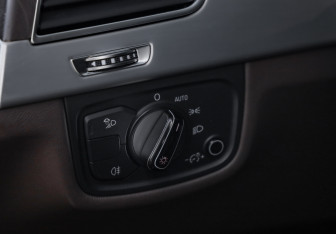 Подержанный автомобиль Audi A8 2011 года (23 фото)