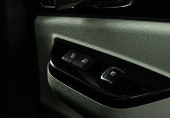 Подержанный автомобиль Kia Carnival 2021 года (32 фото)