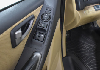 Подержанный автомобиль Hyundai Grand Starex 2010 года (10 фото)