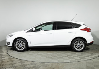 Подержанный автомобиль Ford Focus Hatchback 2015 года (8 фото)