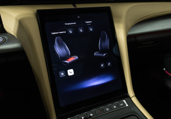 Подержанный автомобиль Hongqi H5 2023 года (16 фото)