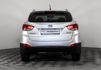 Подержанный автомобиль Hyundai ix35 2010 года (6 фото)